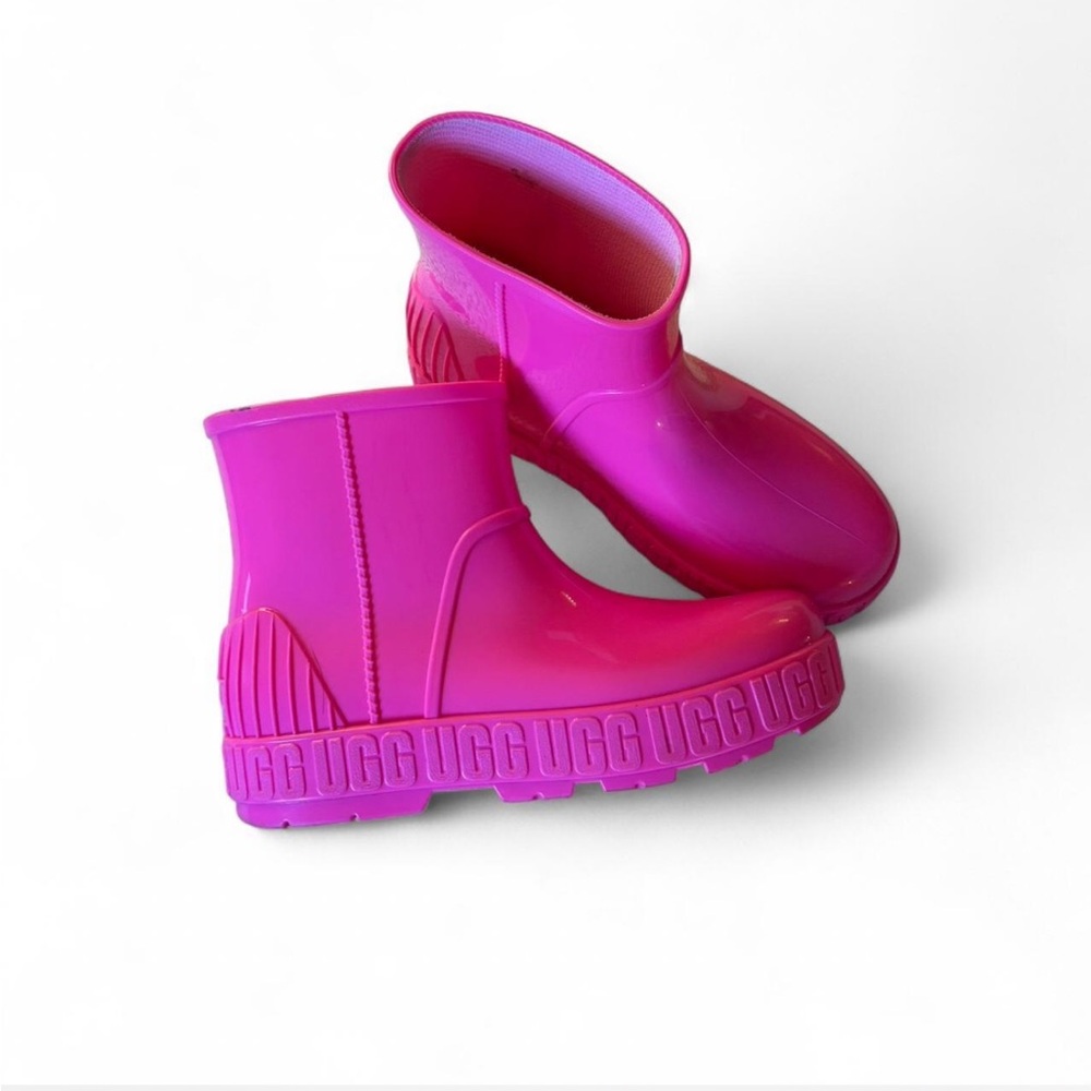 UGG Bright pink shearling ankle rain boots